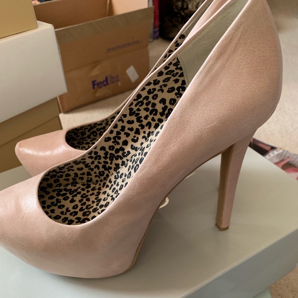 Beautiful pale pink Jessica Simpson pump - Picture 4 of 7
